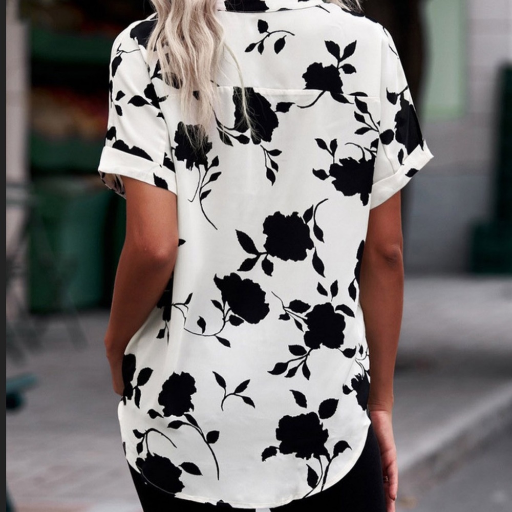 #31 1 Left! White & Black Floral V-Neck Top - Picture 2 of 11